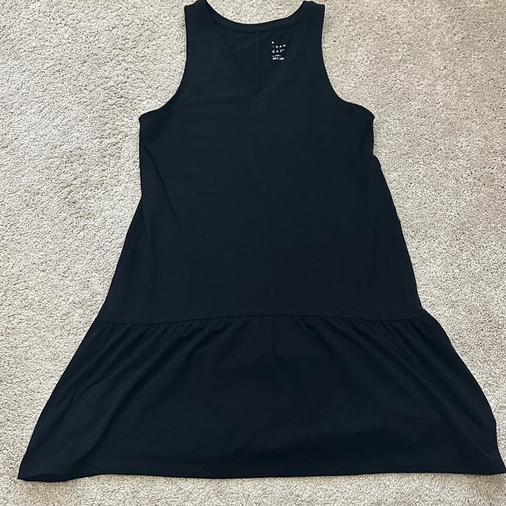 V-Neck sleeveless dress